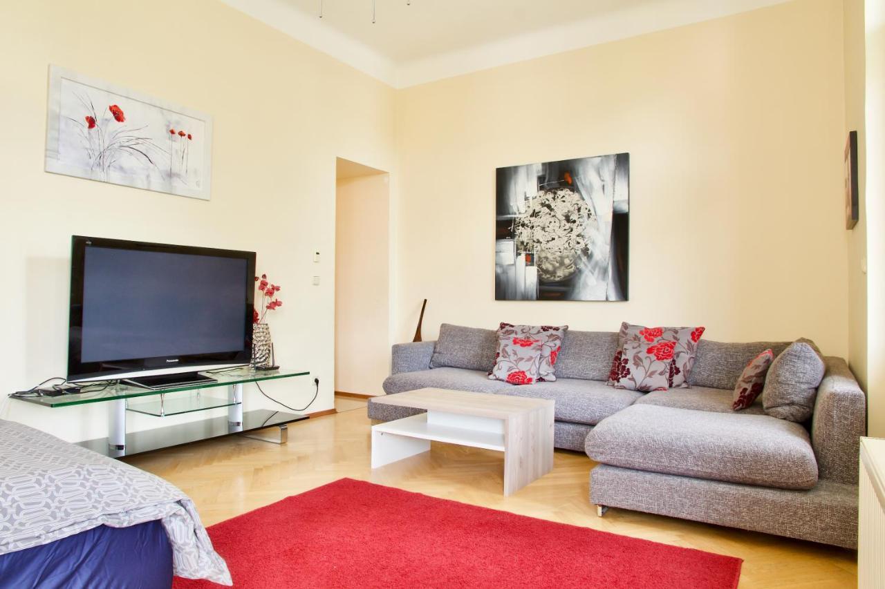 Ubytovani 1204 Na Ulici Krale Jiriho Apartman Karlovy Vary Kültér fotó
